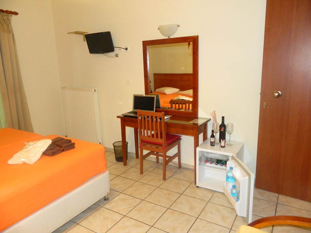 Hotel Peridromos Levádeia Zewnętrze zdjęcie