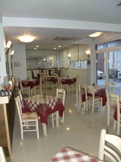 Hotel Peridromos Levádeia Zewnętrze zdjęcie